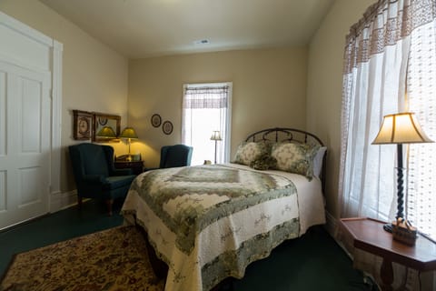 Room, 1 Queen Bed, Private Bathroom (Eight) | Premium bedding, individually decorated, individually furnished