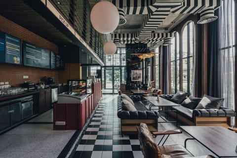 Breakfast, lunch, dinner served; international cuisine