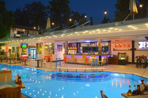 Poolside bar