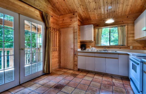 Cabin, 2 Bedrooms | Private kitchen