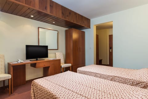 Standard Room (Free Sauna & Steam Bath) | Minibar, desk, free cribs/infant beds, free wired internet