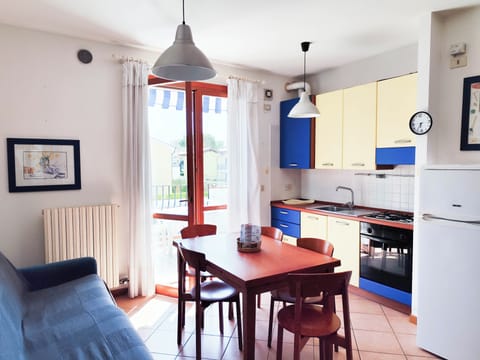 Apartment, 2 Bedrooms, Balcony, City View | Dining room