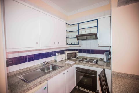 Standard Apartment, 1 Bedroom | Private kitchen | Fridge, microwave, stovetop, cookware/dishes/utensils