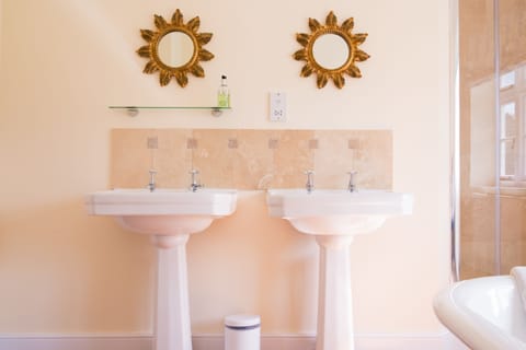 Superior Suite, Bathtub (Four Poster Bed - Second Floor) | Bathroom | Shower, free toiletries, hair dryer, towels