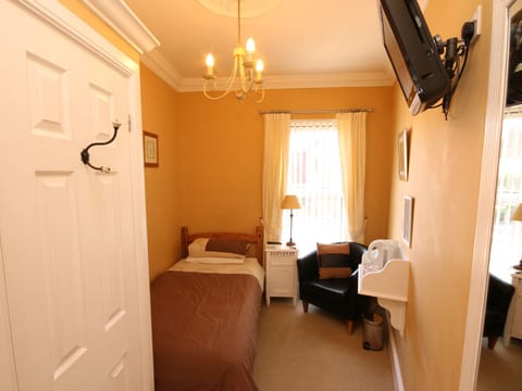 Standard Single Room, Shared Bathroom, Sea View | Desk, iron/ironing board, free WiFi, bed sheets