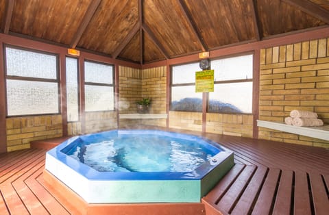 Indoor spa tub