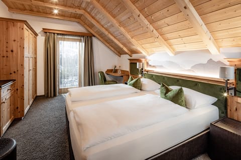 Superior Double or Twin Room, Balcony | Minibar, in-room safe, desk, blackout drapes