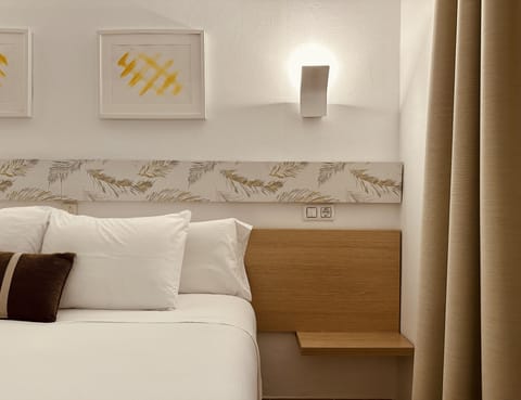 Executive Double or Twin Room (Planta Baja) | Premium bedding, minibar, blackout drapes, iron/ironing board