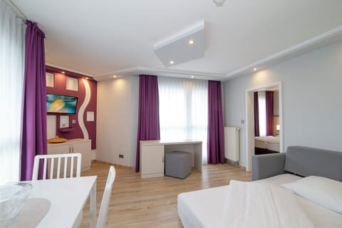 Suite | Living room | Flat-screen TV