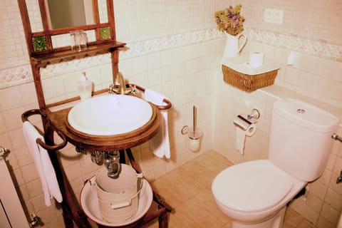 Family Apartment, 2 Bedrooms, Private Bathroom | Bathroom | Shower, hair dryer, towels