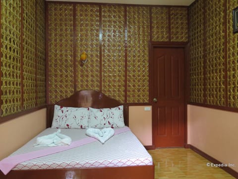 Standard Room | Desk, rollaway beds, free WiFi, bed sheets