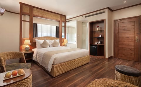 MK Terrace Suite | Premium bedding, minibar, in-room safe, desk