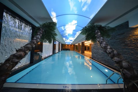 Indoor pool, sun loungers