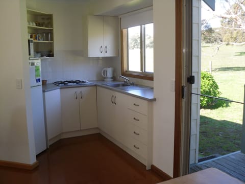 Grevillea cottage  | Living area | Flat-screen TV, DVD player