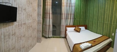 Double Room | Minibar, in-room safe, cribs/infant beds, rollaway beds