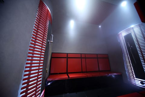 Sauna, hot tub, Turkish bath, body treatments, body scrubs, facials