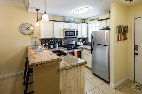 Premium Condo, 2 Bedrooms, 2 Bathrooms, Ground Floor | Private kitchen | Full-size fridge, microwave, oven, stovetop