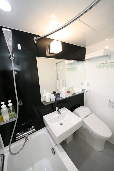 Combined shower/tub, designer toiletries, hair dryer, slippers