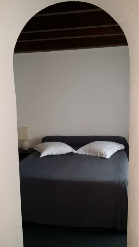 Standard Double Room, Garden View | Premium bedding, in-room safe, desk, iron/ironing board