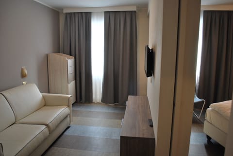 Family Suite, 1 Bedroom, 2 Bathrooms, Mountainside | In-room safe, desk, blackout drapes, soundproofing