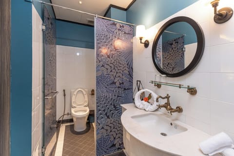 Deluxe Double Room | Bathroom sink