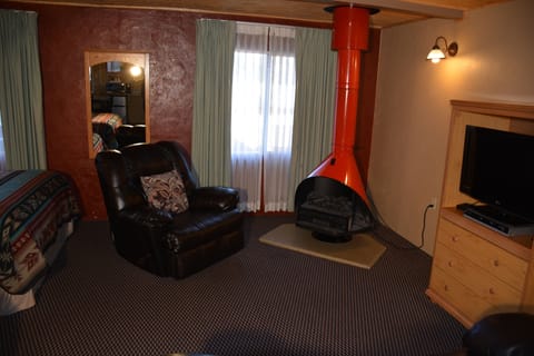 Suite, 2 Queen Beds, Fireplace (Upstairs Room) | Iron/ironing board, free WiFi, bed sheets