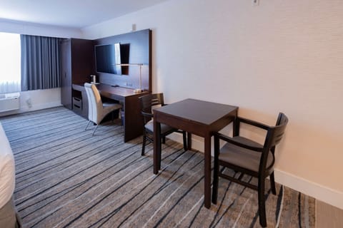 Executive Suite, 2 Queen Beds, Non Smoking, Kitchen | Room amenity