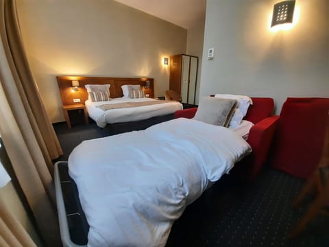 Deluxe Triple Room | Minibar, in-room safe, individually decorated, individually furnished