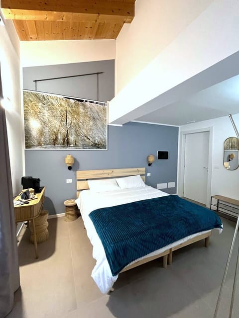 Free minibar, free WiFi, wheelchair access