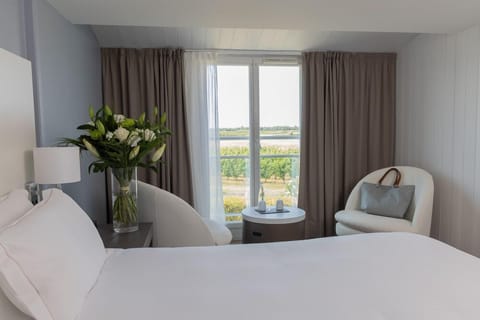 Comfort Room, Vineyard View | Premium bedding, minibar, in-room safe, desk