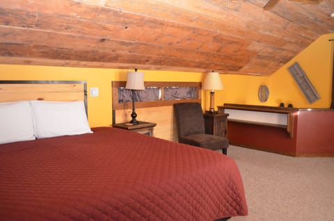 Cabin, 1 King Bed, Kitchen, Mountain View (2 Story Cabin) | Iron/ironing board, free WiFi, bed sheets