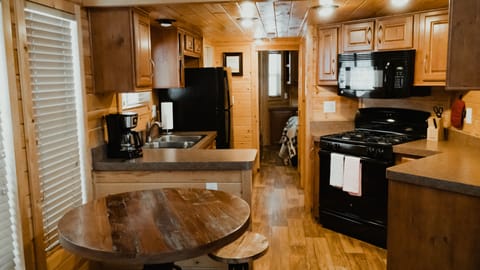 Deluxe Riverfront Cabin | Private kitchen | Fridge, microwave, coffee/tea maker