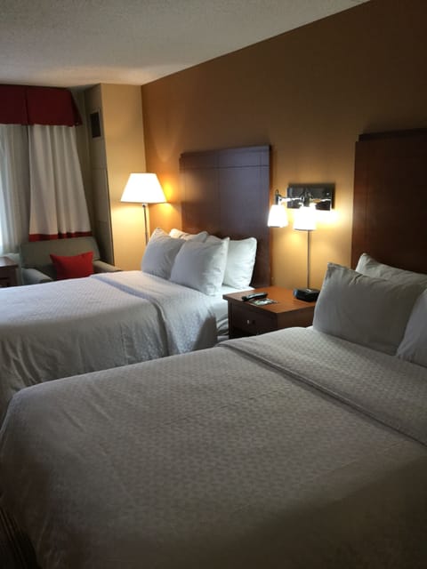 Premium bedding, in-room safe, desk, laptop workspace