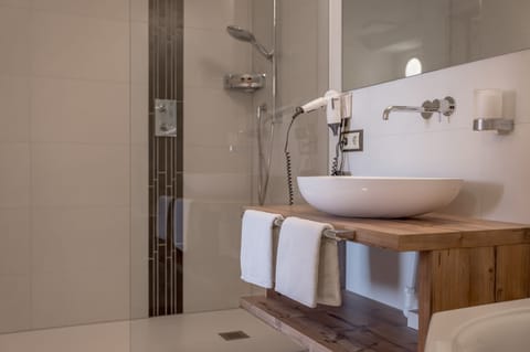 Panoramic Suite, Balcony | Bathroom | Hair dryer, towels