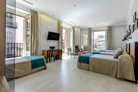 Quadruple room with Puerta del Sol views | Minibar, in-room safe, desk, soundproofing