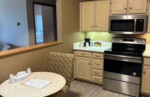 Suite, 1 King Bed, Non Smoking, Kitchen (Full Kitchen) | Desk, laptop workspace, iron/ironing board, WiFi