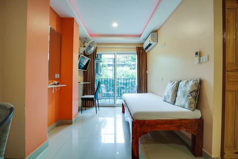 Comfort Triple Room | Minibar, in-room safe, desk, free WiFi