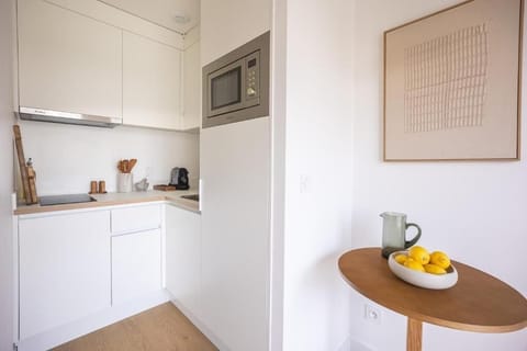 Basic Suite, Garden View | Private kitchen