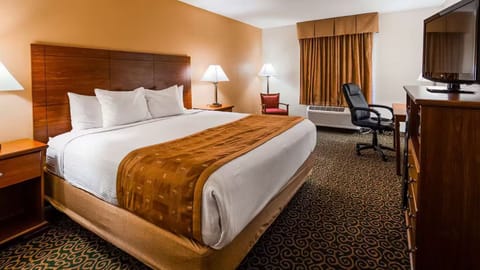 Single Room | Premium bedding, pillowtop beds, in-room safe, desk