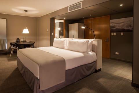 Premium Suite | Egyptian cotton sheets, premium bedding, down comforters, pillowtop beds