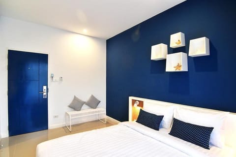 Deluxe Room, 1 Double Bed, Mountain View | In-room safe, desk, blackout drapes, free WiFi