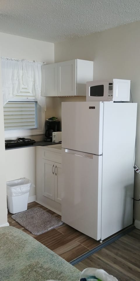 Signature Double Room, 2 Queen Beds, Ocean View | Private kitchen | Fridge, microwave, oven, stovetop