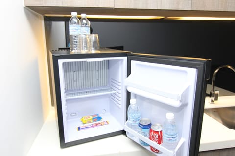 Deluxe Twin Room | Mini-refrigerator