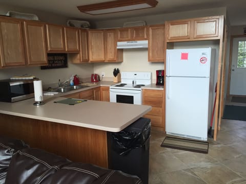 Premium Townhome, Multiple Bedrooms | Private kitchen | Full-size fridge, microwave, oven, dishwasher