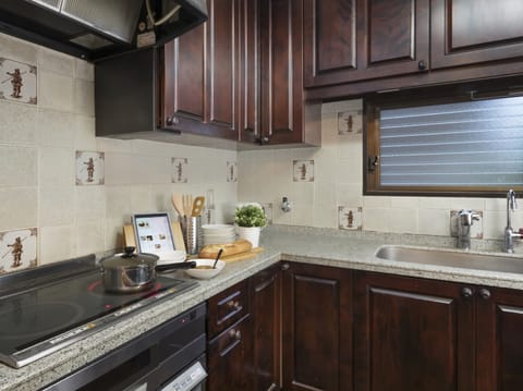 Luxury Villa | Private kitchen | Full-size fridge, microwave, oven, stovetop