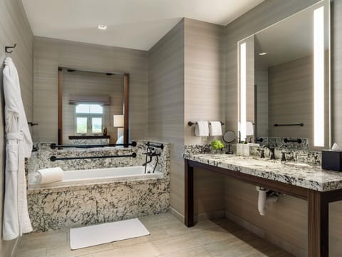 Toscana Accessible King | Bathroom | Hair dryer, bathrobes, towels, soap