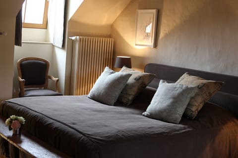 Traditional Room (Femke) | Minibar, in-room safe, desk, soundproofing