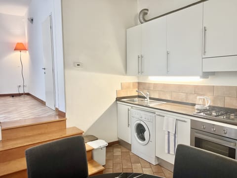 Apartment, 2 Bedrooms (Split Level) | Private kitchen | Full-size fridge, microwave, oven, stovetop