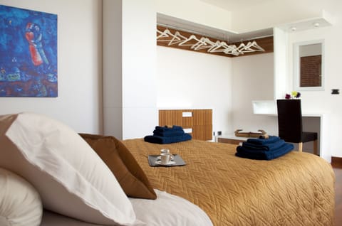 Family Suite, 1 Bedroom, Sea View (5 pax) | Premium bedding, down comforters, individually decorated