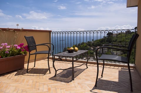 Superior Suite, 1 Bedroom, Sea View | Terrace/patio